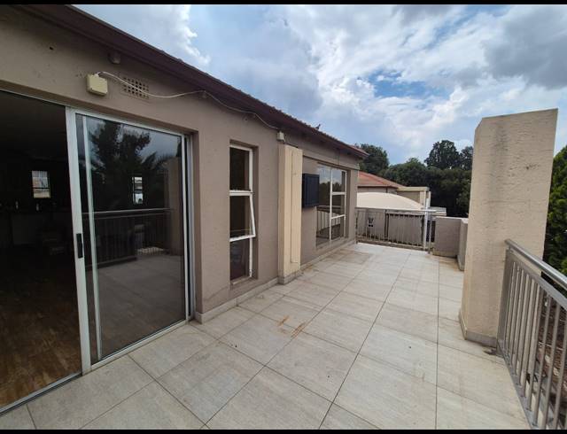 2 BEDROOM APARTMENT FOR SALE IN VANDERBIJLPARK SW 5